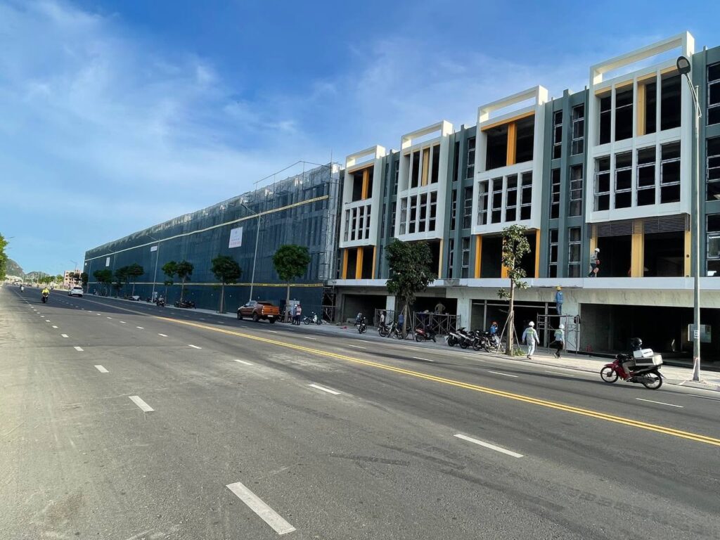 Shophouse mặt đường
