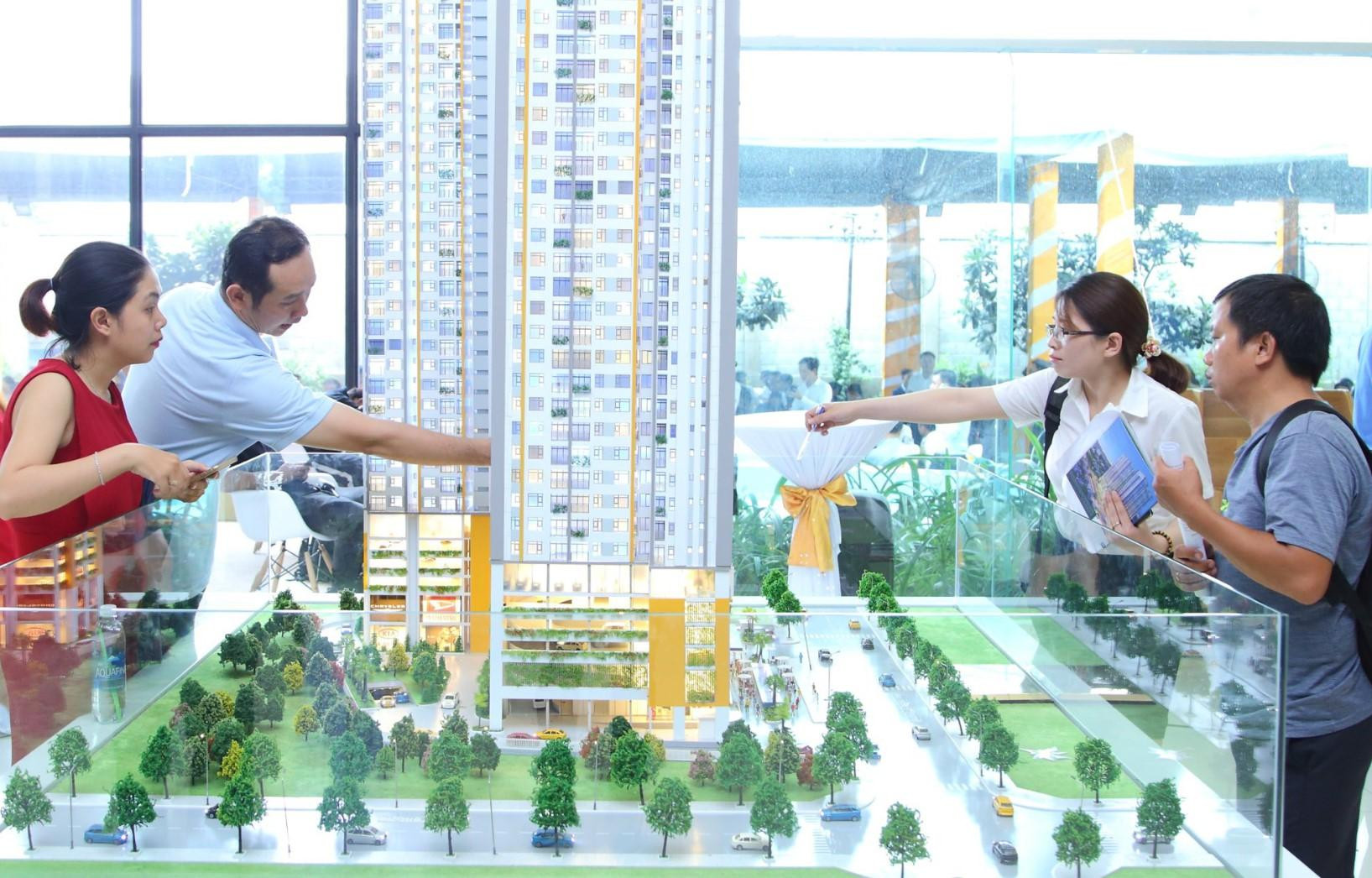 Hãy nghĩ đến việc mua nhà khi chưa ra trường.