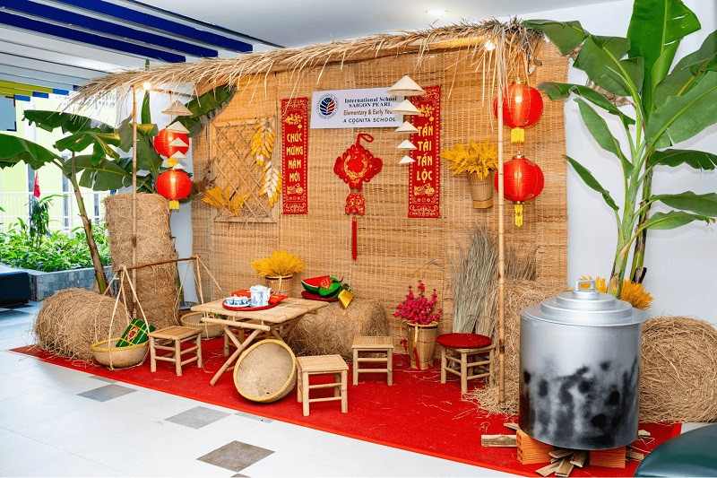Background với bàn ghế tre cổ điển