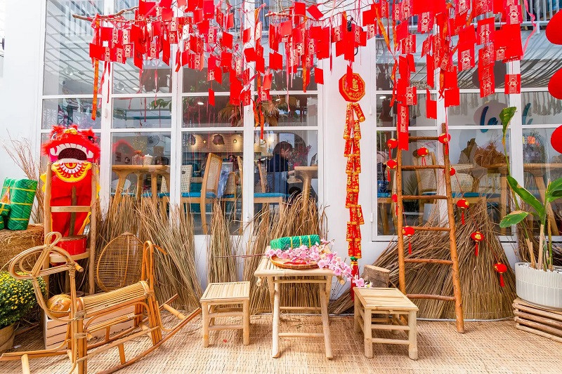 Background với phụ kiện treo