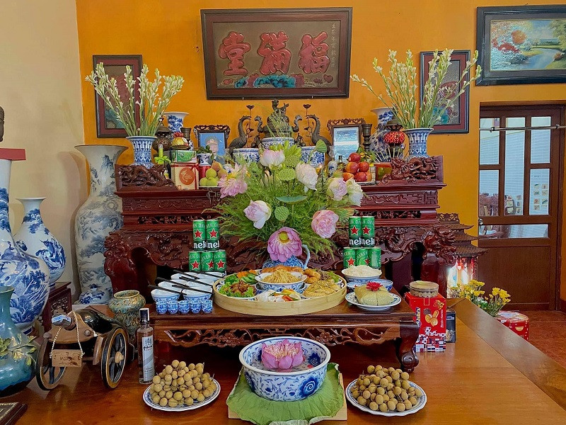 Bàn thờ gia tiên ngày Tết
