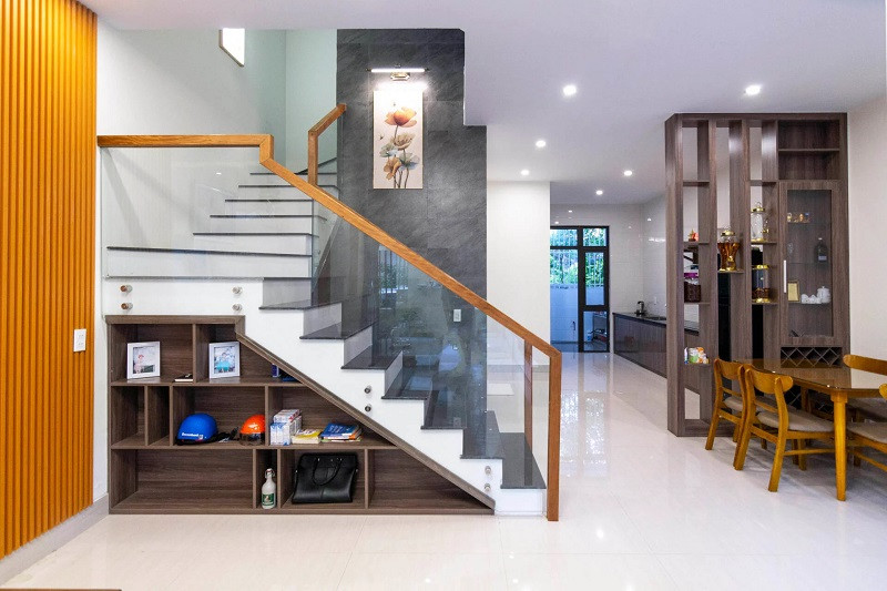 Bếp hiện đại trong nhà 2 tầng