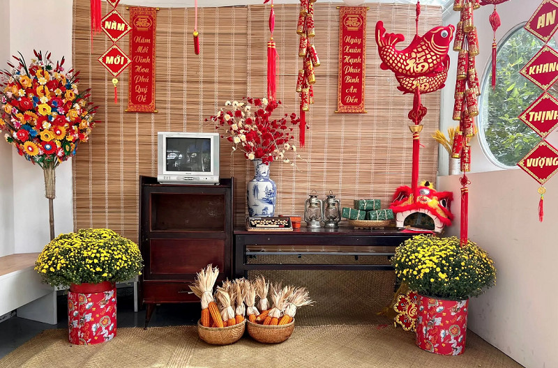Câu đối trang trí nhà Tết 2025