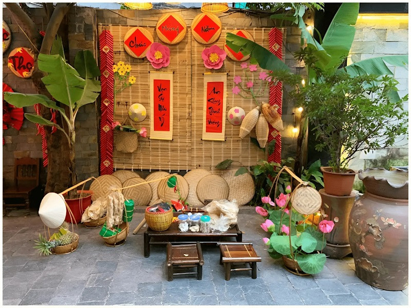 Dây pháo làm cho phòng khách thêm phần vui tươi